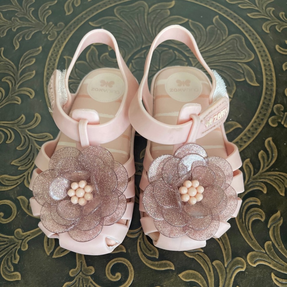 Pink and sparkle. Zaxy sandals